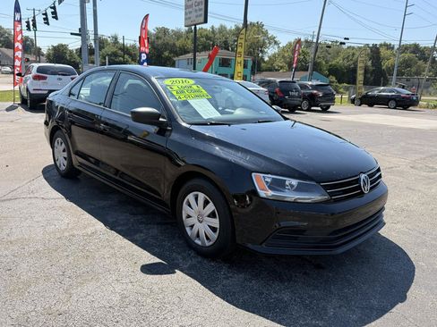 Used 2016 Volkswagen Jetta S FWD image 2