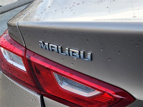 Used 2018 Chevrolet Malibu LT w/ Leather Package image 31