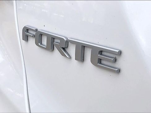 Used 2024 Kia Forte GT-Line image 9