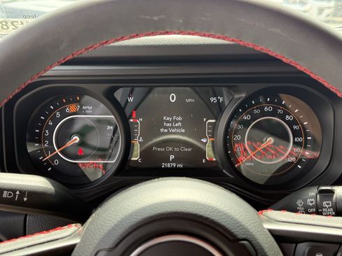 Used 2024 Jeep Wrangler Unlimited Rubicon AWD/4WD image 19