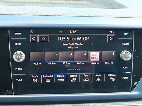 Used 2024 Volkswagen Taos SE FWD image 14