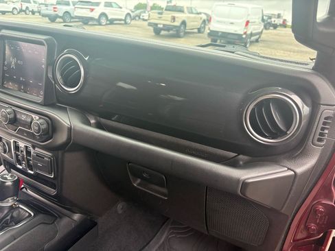 Used 2021 Jeep Wrangler Unlimited Sahara AWD/4WD image 39