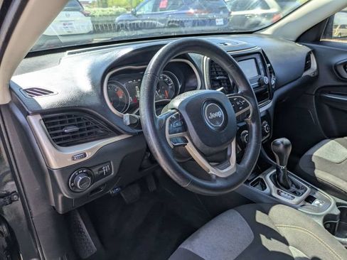 Used 2016 Jeep Cherokee Sport FWD image 10