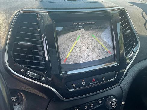 Used 2021 Jeep Cherokee Limited image 17