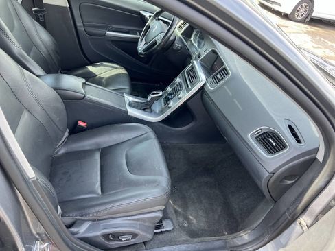 Used 2017 Volvo S60 T5 Inscription image 16