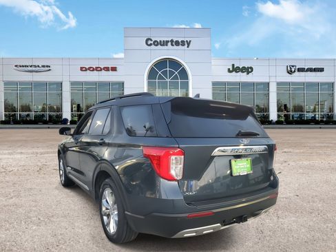 Used 2023 Ford Explorer XLT w/ Equipment Group 202A image 3