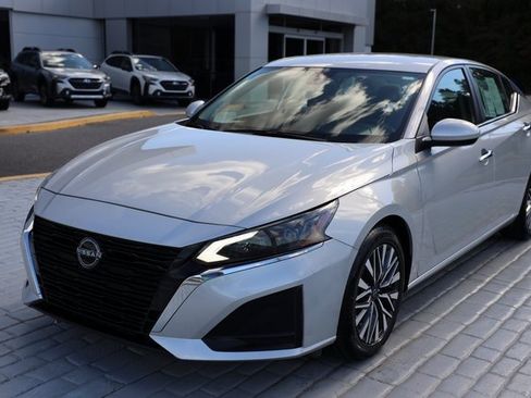 Used 2023 Nissan Altima 2.5 SV image 1