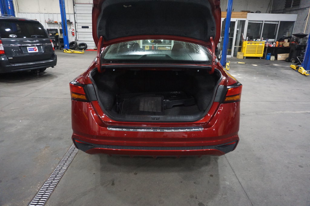 Used 2023 Nissan Altima 2.5 SV FWD image 14