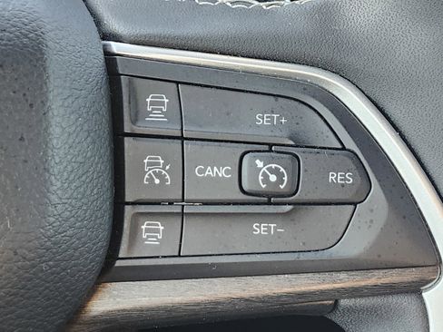 Used 2024 Jeep Grand Cherokee L Limited w/ Luxury Tech Group II image 34