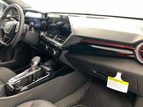 New 2026 Chevrolet Trax RS w/ Sunroof Package FWD image 25