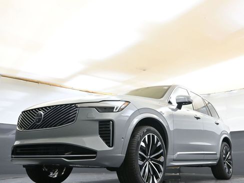 New 2026 Volvo XC90 B6 Plus w/ Protection Package Premier image 39