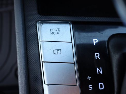 Used 2021 Hyundai Elantra SE image 13