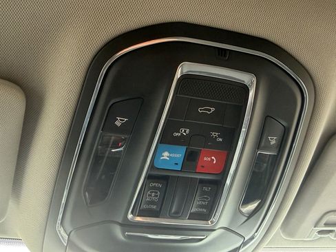 Used 2023 Jeep Grand Cherokee Laredo w/ Luxury Tech Group I image 26