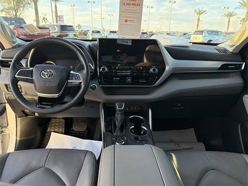 Certified 2022 Toyota Highlander Platinum image 14