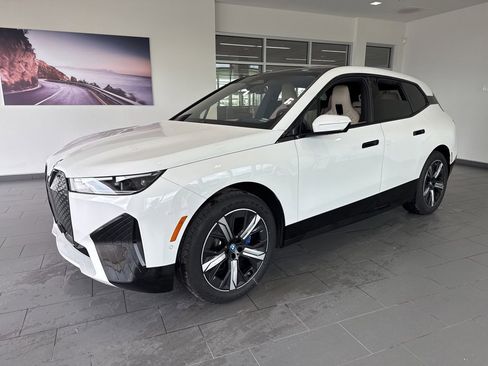 Certified 2023 BMW iX xDrive50 w/ Sport Package AWD/4WD image 4