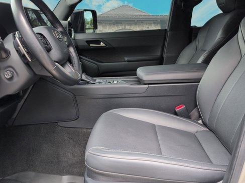 Used 2024 Lexus GX 550 w/ Accessory Package (Z1) AWD/4WD image 8