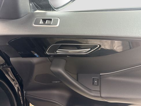 Used 2020 Jaguar F-PACE Premium image 31