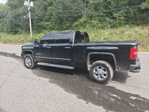 Used 2018 GMC Sierra 3500 Denali w/ Duramax Plus Package AWD/4WD image 5