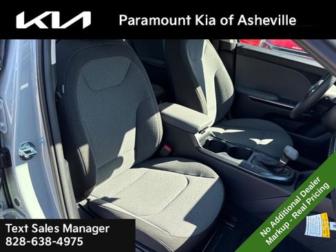 New 2025 Kia K4 LXS image 17