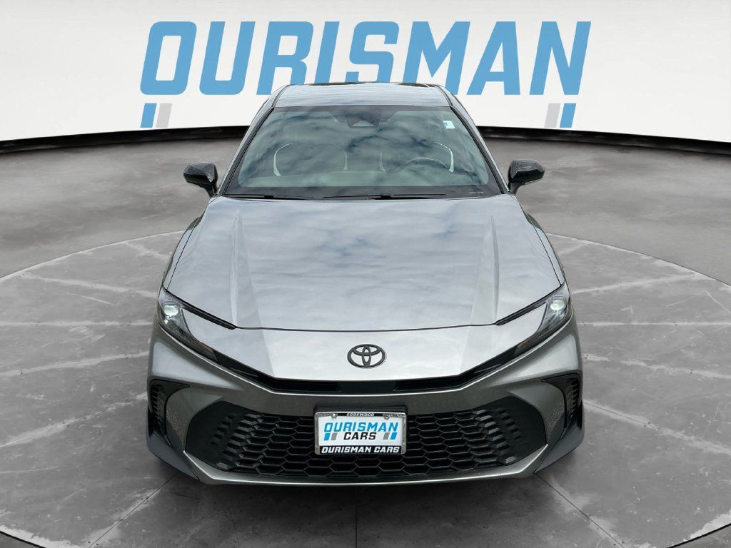 Used 2025 Toyota Camry SE FWD image 9