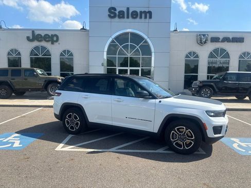 Used 2022 Jeep Grand Cherokee Trailhawk AWD/4WD image 1