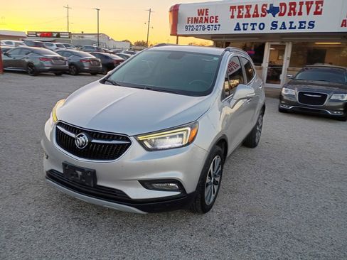 Used 2019 Buick Encore Essence image 2
