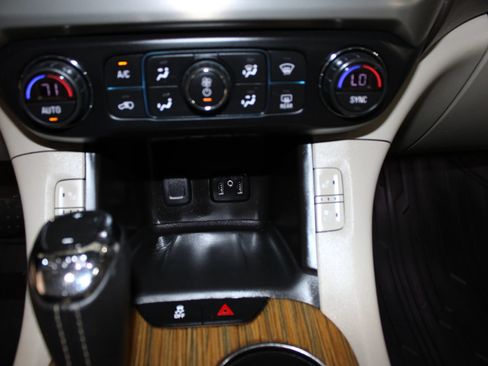 Used 2017 GMC Acadia Denali w/ Technology Package AWD/4WD image 18