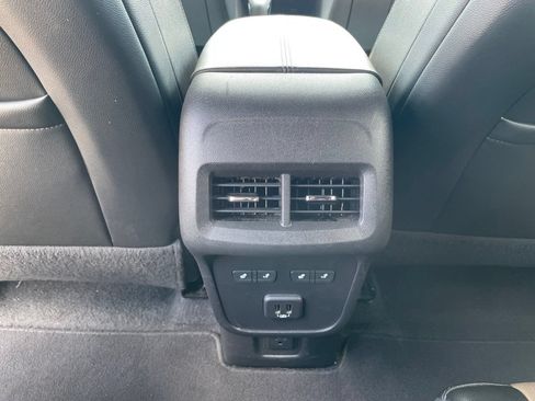 Used 2024 Chevrolet Equinox Premier FWD image 33