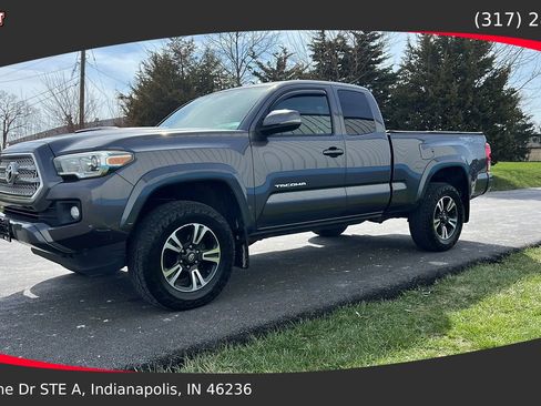 Used 2017 Toyota Tacoma TRD Sport w/ Tow Package (A/T) image 1