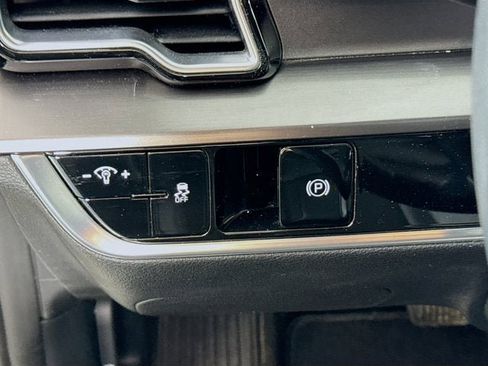 Certified 2023 Kia Sportage EX image 10