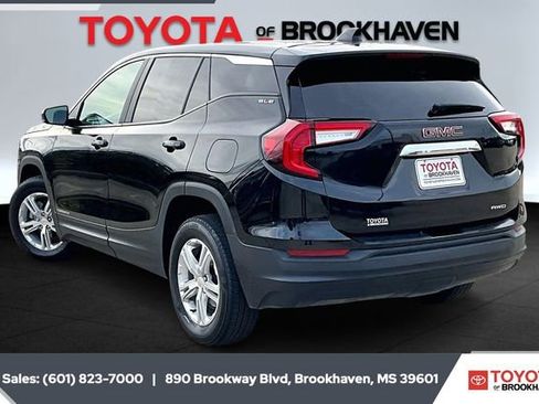 Used 2024 GMC Terrain SLE image 2