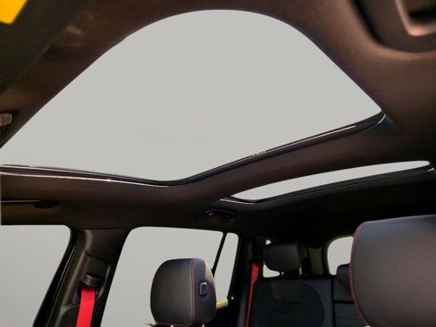 Used 2023 Mercedes-Benz GLB 35 AMG AMG GLB 250 4MATIC w/ Parking Assistance Package image 56