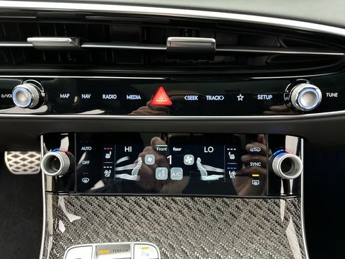 Certified 2026 Genesis GV70 3.5T Sport Prestige AWD/4WD image 19
