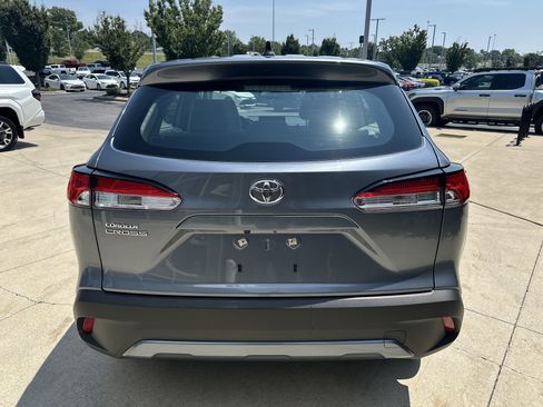 Used 2025 Toyota Corolla Cross L FWD image 8