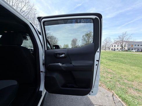 Used 2023 Toyota Tacoma TRD Sport w/ Technology Package AWD/4WD image 26