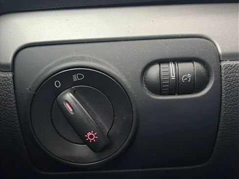 Used 2010 Volkswagen Golf 4-Door image 45