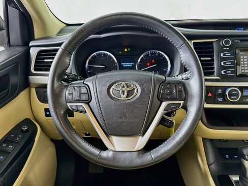 Used 2015 Toyota Highlander Plus AWD/4WD image 11