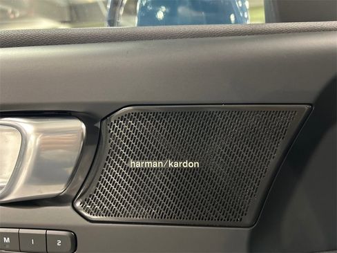 Certified 2024 Volvo XC40 B5 Plus w/ Protection Package Premier image 21