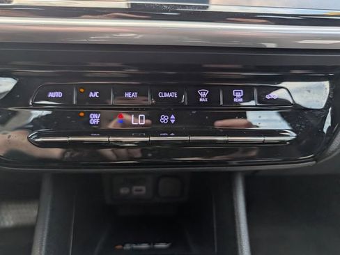 Used 2023 Chevrolet Bolt EUV LT w/ Driver Confidence Package FWD image 22