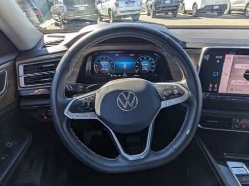 Used 2024 Volkswagen Atlas SE image 33
