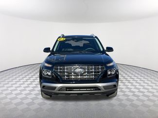 Used 2023 Hyundai Venue SEL video 2