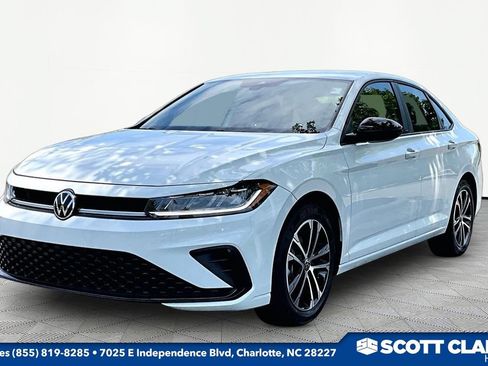 Used 2025 Volkswagen Jetta Sport FWD image 3