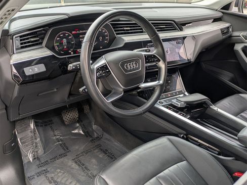 Used 2024 Audi Q8 e-tron Premium image 15