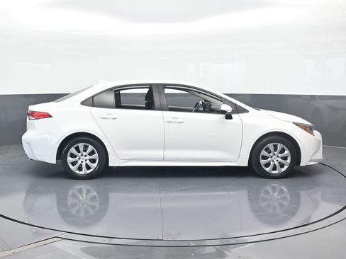Used 2022 Toyota Corolla LE image 7