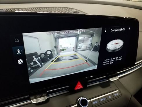 Used 2024 Hyundai Elantra SEL image 10