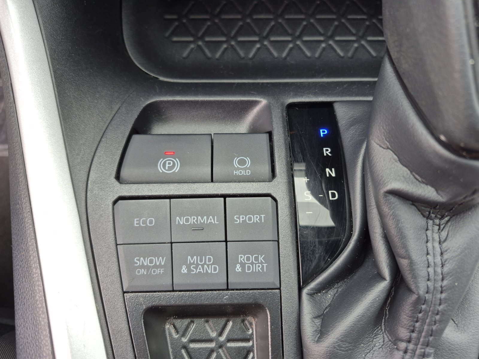 Certified 2025 Toyota RAV4 XLE AWD/4WD image 31