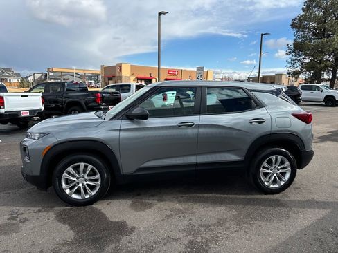 Used 2023 Chevrolet TrailBlazer LS image 2