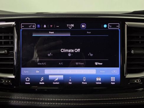 Used 2021 Chrysler Pacifica Touring-L FWD image 26