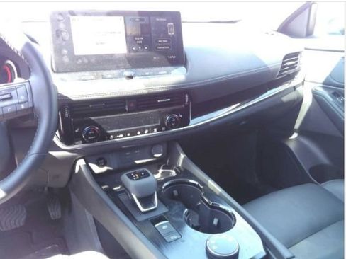 Used 2026 Nissan Rogue SL image 9