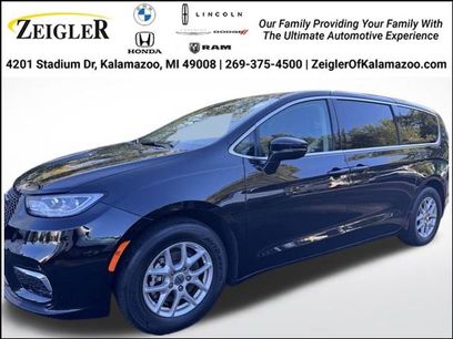 Used 2024 Chrysler Pacifica Touring-L